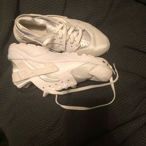 White nike huarache
